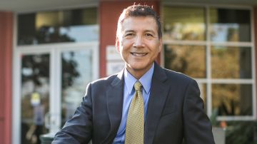 Vicente Sarmiento, alcalde de Santa Ana se postula como candidato para supervisor del condado de Orange. (Suministrada)