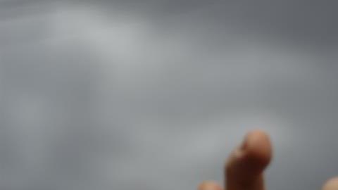 Seguidores del expresidente de Honduras, Juan Orlando Hernández, se reúnen para apoyarlo a los alrededores de la Corte Suprema de Justicia donde compareció ante un juez.