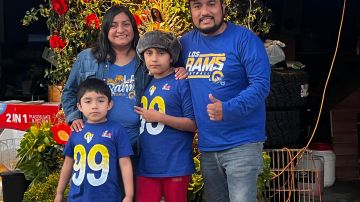 Ricardo Hernández y su familia celebraron el Super Bowl desde casa. (Suministrada)