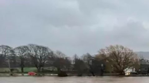Reino Unido: inundaciones y evacuados en la tercera tormenta en una semana
