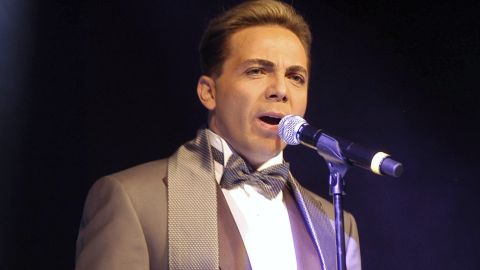 Cristian Castro | Mezcalent.