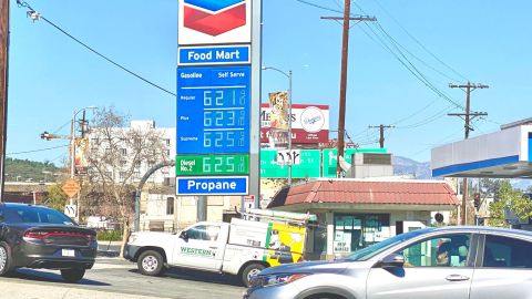 El costo de la gasolina en Los Ángeles anda por las nubes. (Cortesía Víctor Franco)