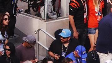 La mayoría de los asistentes al Super Bowl LVI no usó la mascarilla durante el partido.