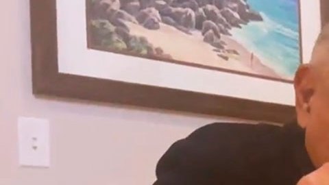 VIDEO: AMLO celebra el Día de la Candelaria comiendo tamales tabasqueños