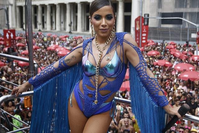 Anitta presume su retaguardia usando una tanga basada en el uniforme de los  Cincinnati Bengals - La Opinión