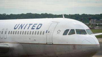 Británico presuntamente violó a una mujer en pleno vuelo de United Airlines de Newark a Londres