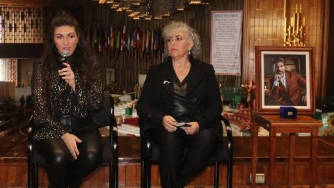 Amanda Miguel y su hija Ana Victoria asisten a misa en memoria de Diego Verdaguer.