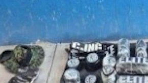 Soldados aseguran bodega con arsenal del Mencho.