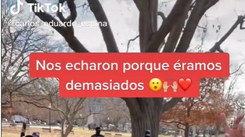 El organizador de "un día sin inmigrantes", Carlos Eduardo Espina, lideró un mintin frente a la Casa Blanca.