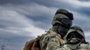 Militares mexicanos recuperan el municipio de Aguililla que estaba en poder del CJNG.