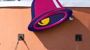 Fanáticos de Taco Bell creen que han descubierto un significado oculto en su icónico letrero