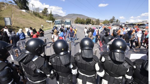 Impiden toma de casetas