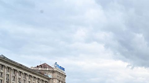 Cientos de voluntarios se están uniendo a las Fuerza Militares de Ucrania.