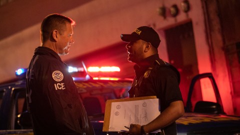ICE busca opciones alternativas a la detención de indocumentados.