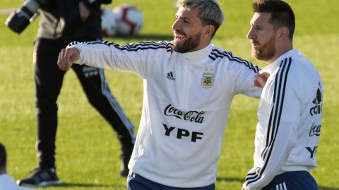 Sergio 'Kun'Agüero (i) y Lionel Messi (d) en una de sus últimas convocatorias con la selección de Argentina.