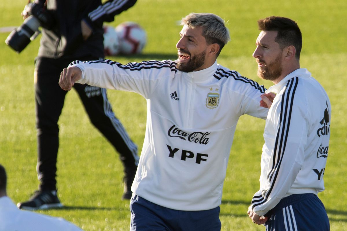 Sergio 'Kun'Agüero (i) y Lionel Messi (d) en una de sus últimas convocatorias con la selección de Argentina.