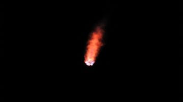 VIDEO: Captan dramático reingreso de satélites Starlink de SpaceX envueltos en llamas tras tormenta geomagnética