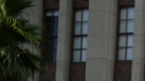 Los residentes de L.A. vacunados no tendrán que usar mascarillas en algunos interiores.