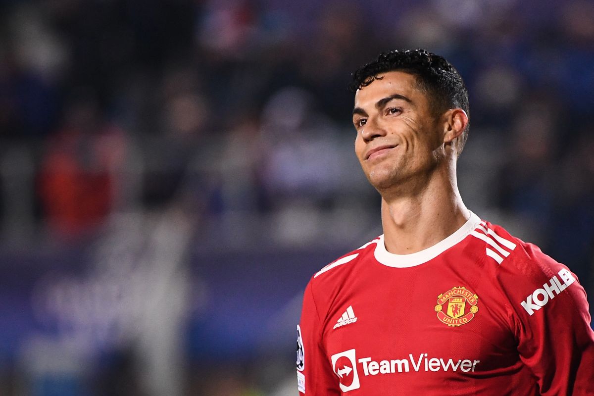 Cristiano Ronaldo could play with Messi next season: he does not tolerate the Manchester United coach and thinks about PSG