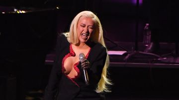 Christina Aguilera en más de una oportunidad que ve y práctica deportes con regularidad. En la foto se le ve en su presentación en los Latin Grammy 2021.