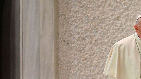 Papa Francisco aboga por el diálogo ante la crisis de Ucrania y dice que la guerra sería una locura