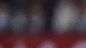 Tecatito Corona (d) disputa un balón con Omar Mascarell (i) en partido entre el Sevilla y el Elche por La Liga.