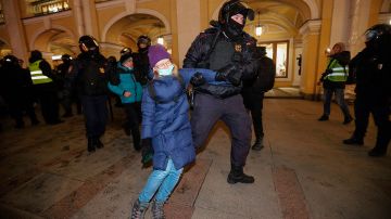 Rusia detiene a más de 5,000 personas que protestan contra la invasión en Ucrania