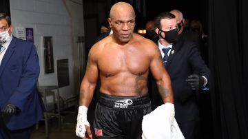 Mike Tyson aseguró que es una vergüenza que "Canelo" no acepte la pelea.