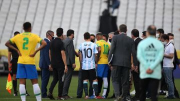 El partido disputado en Sao Paulo se detuvo por incumplimientos sanitarios.