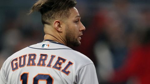 Yulieski Gurriel uniformando con los Houston Astros en la Serie Mundial 2021.