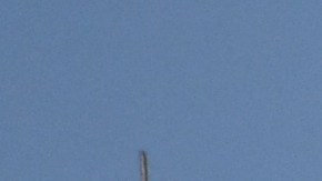 SYDNEY, AUSTRALIA - OCTOBER 31: A Delta airlines aircraft landing from Los Angeles at Kingsford Smith International airport on October 31, 2021 in Sydney, Australia. Australia's COVID-19 border restrictions will ease from Monday 1 November to allow quarantine-free travel. Fully vaccinated international travellers into New South Wales and Victoria will no longer be required to enter mandatory hotel quarantine. Australian citizens will also be able to leave the country without requiring a travel exemption. Prior to the restrictions lifting on 1 November, all international arrivals are required to complete 14-days of mandatory hotel quarantine. (Photo by James D. Morgan/Getty Images)