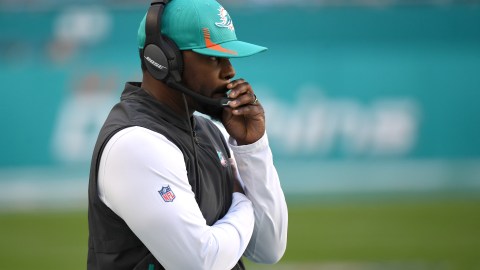 Los Miami Dolphins aseguraron que las acusaciones de Brian Flores son falsas.