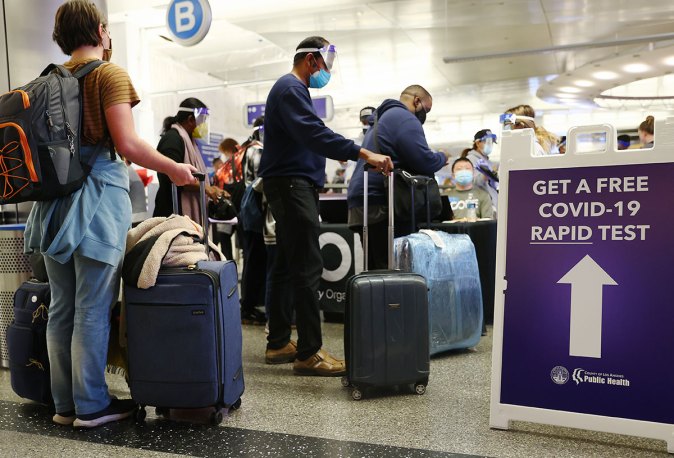 Aerolíneas piden a Joe Biden que elimine tests de COVID para entrar a EE.UU.
