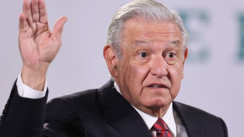 AMLO insiste en que periodistas como Jorge Ramos y León Krauze den a conocer cuánto ganan