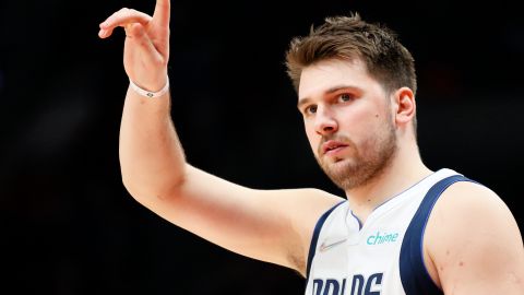 Luka Doncic metió 51 puntos ante los Clippers.