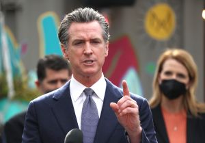 Gavin Newsom: California se convertirá en el primer estado del país en cambiar a un enfoque “endémico” frente al COVID thumbnail