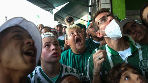 Un aficionado falleció tras recibir varios disparos.