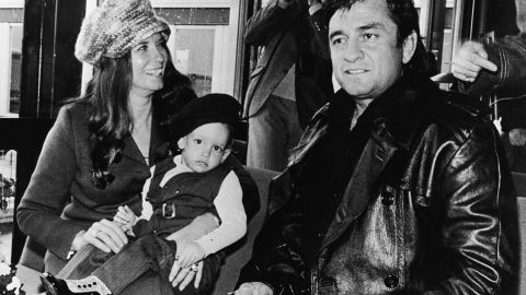 El cantante Johnny Cash se convirtió en unos mayores representantes de la música country.