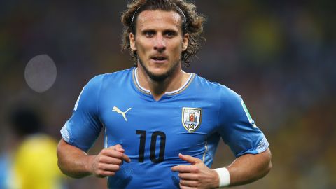 Forlán salió del retiro y jugará en una liga universitaria.