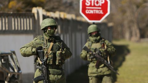 VIDEO: Soldado ucraniano conmueve al mundo al despedirse de su familia en pleno bombardeo ruso