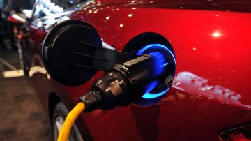 Joe Biden pone en marcha plan para instalar 500,000 cargadores de autos eléctricos en carreteras