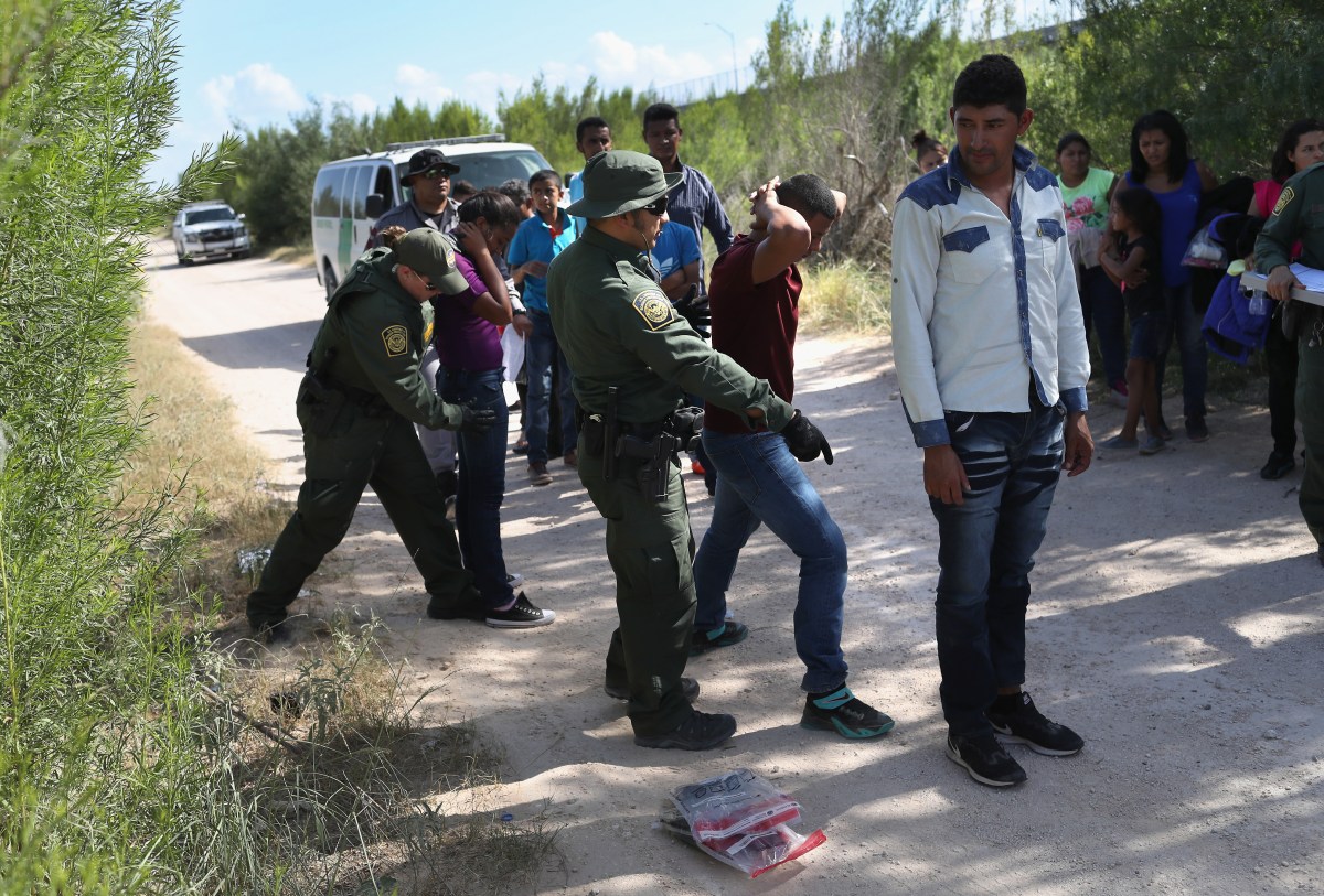 Frustran operación de contrabando humano en Texas y encuentran remolque ...