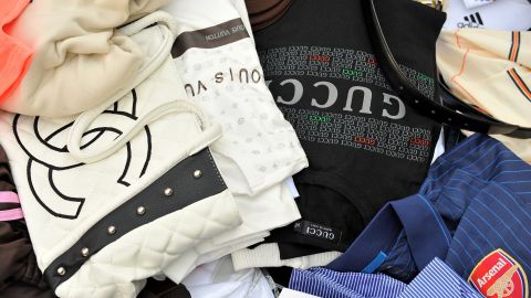 Policía en Georgia arresta a dos y decomisa $16 millones de dólares en mercancía pirata procedente de México