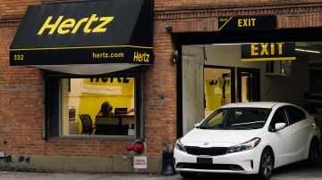 Hertz acusa erróneamente a 230 personas por robo de vehículos