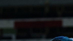 Hirving Lozano sufrió una lesión en su hombro con México.