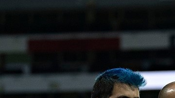 Hirving Lozano sufrió una lesión en su hombro con México.