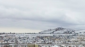 El estadio Benito Juárez quedó cubierto por un manto de nieve tras las bajas temperaturas.