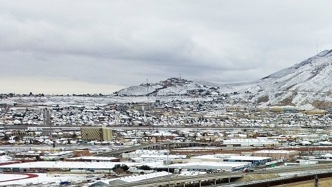 El estadio Benito Juárez quedó cubierto por un manto de nieve tras las bajas temperaturas.
