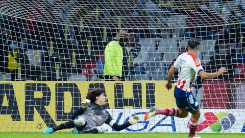 Guillermo Ochoa fue vencido en el gol de Atlético de San Luis.