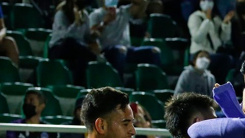 Los jugadores de Mazatlán celebran el segundo gol del partido.
